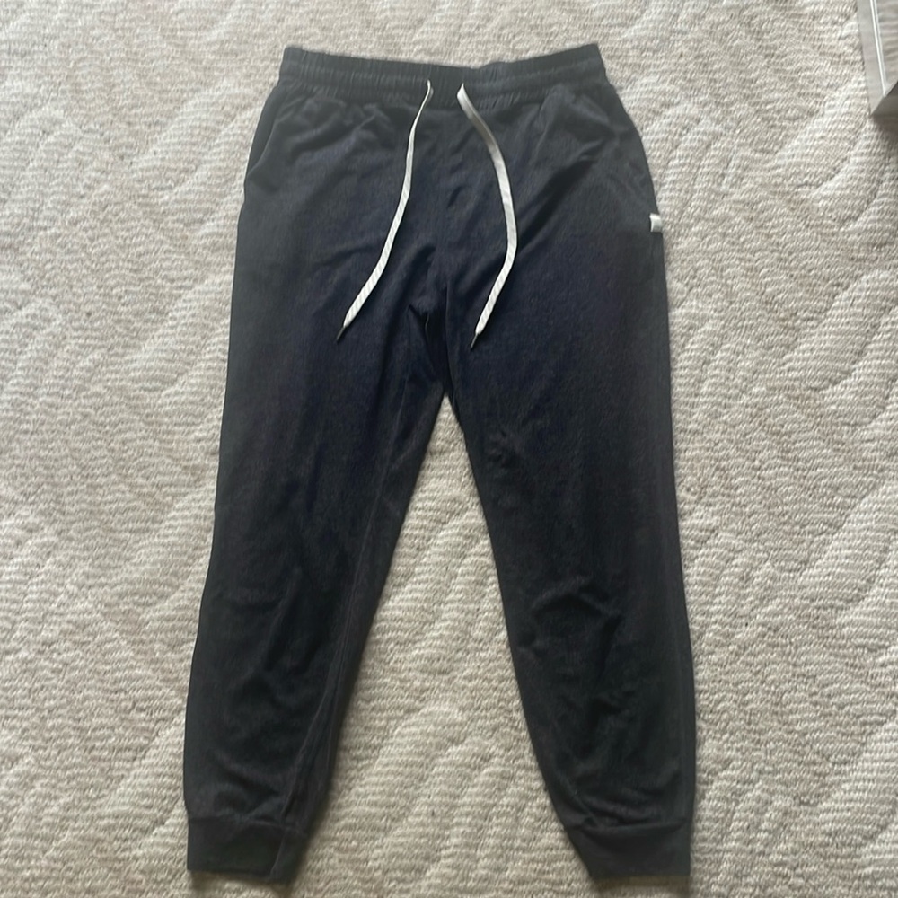 Vuori Jogger-The Rise, The Shine- Size Medium- Charcoal Grey- style VW303